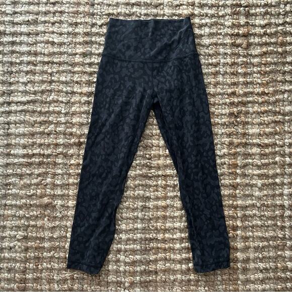 Lululemon Align Crop 21” – Formation Camo Deep Coal Multi, Size 2 - Picture 3 of 7